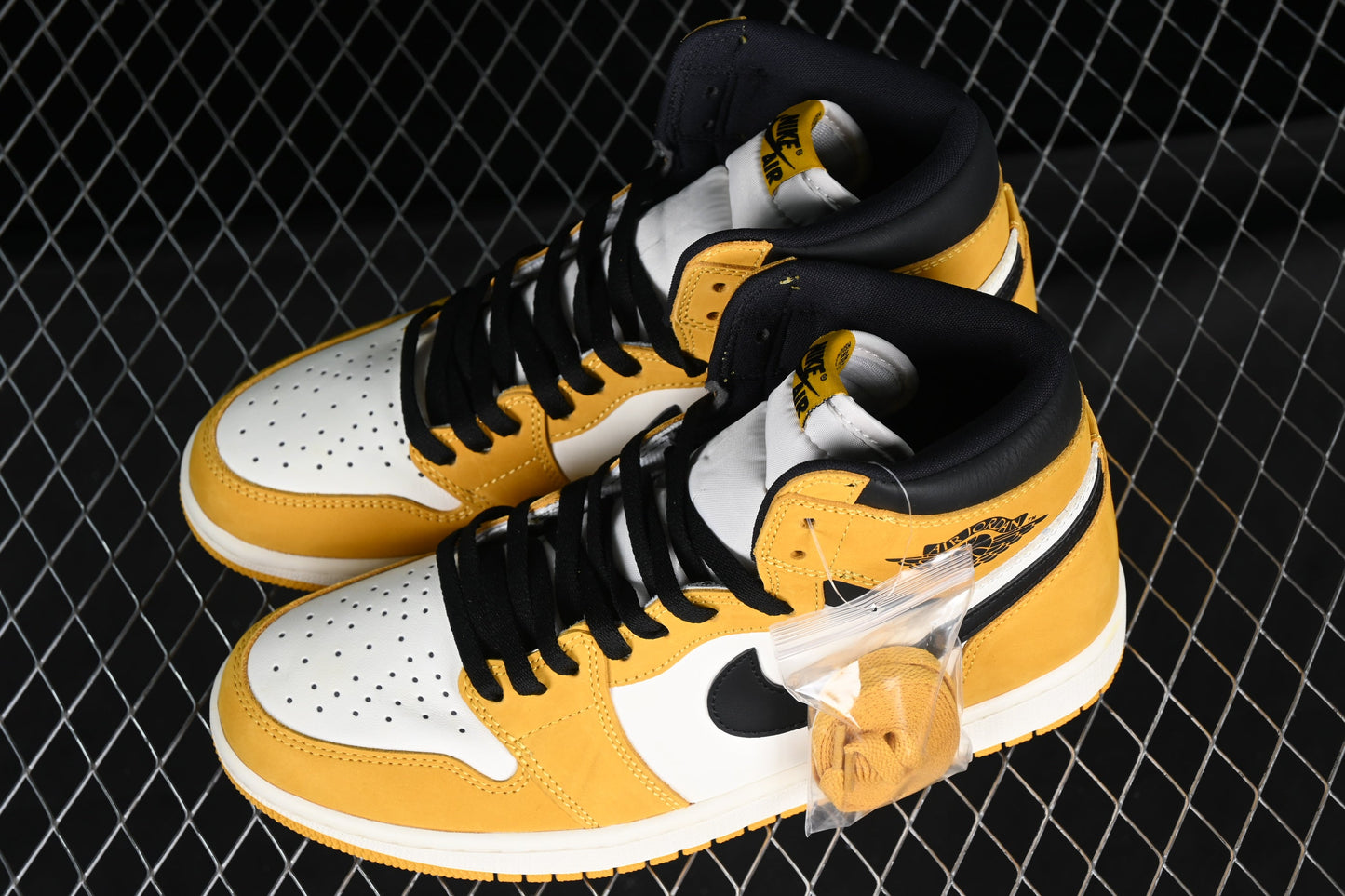 Air Jordan 1 Aj1 High – Yellow Ochre