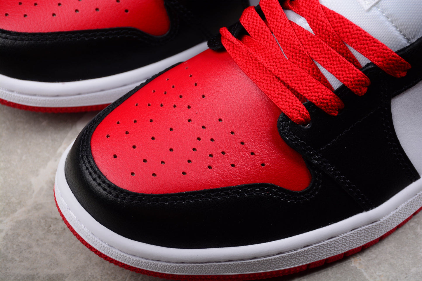 Air Jordan 1 AJ1 Mid Alternate – Bred Toe