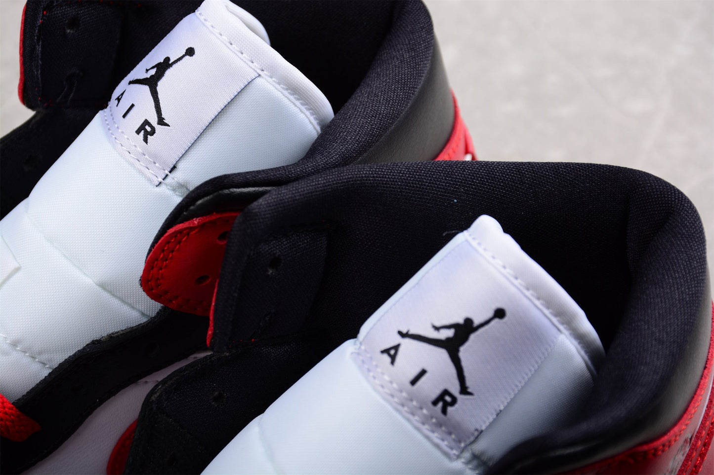 Air Jordan 1 AJ1 Mid Alternate – Bred Toe