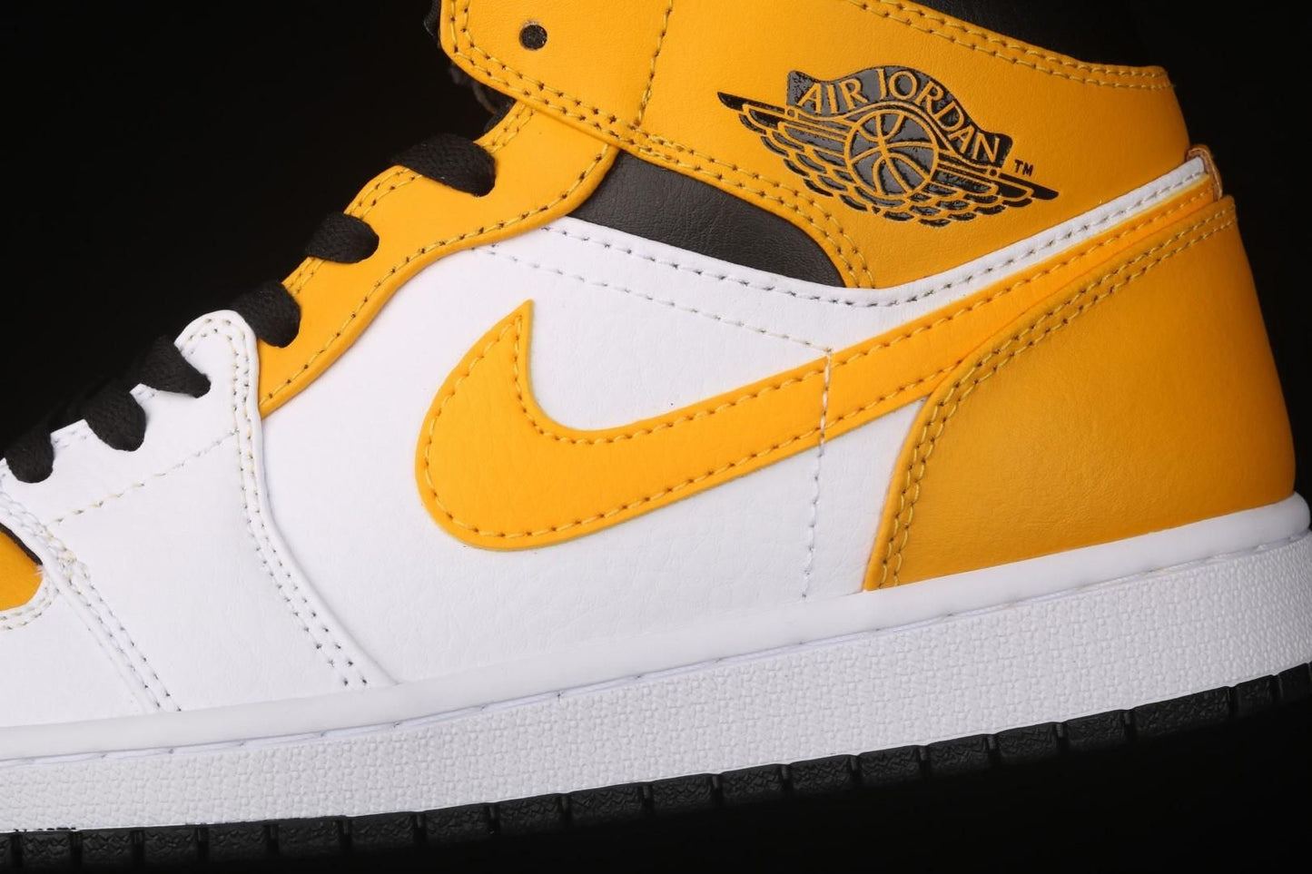 Air Jordan 1 AJ1 Mid – University Gold