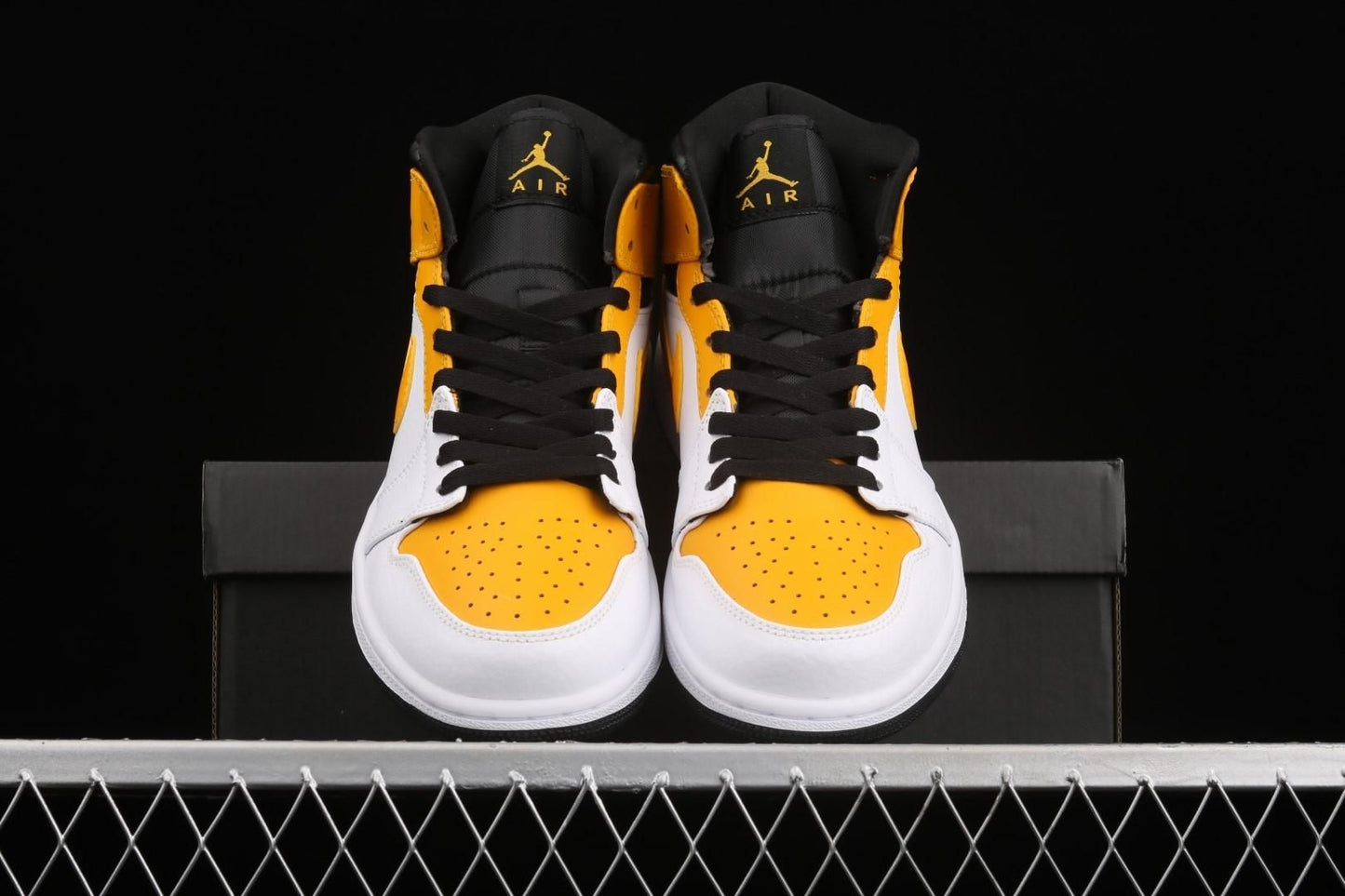 Air Jordan 1 AJ1 Mid – University Gold