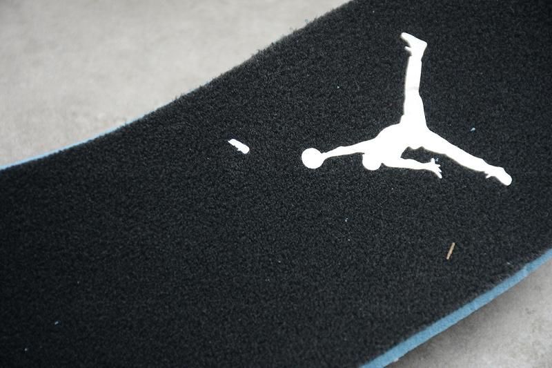 Air Jordan 1 AJ1 Mid – Chicago Black Toe