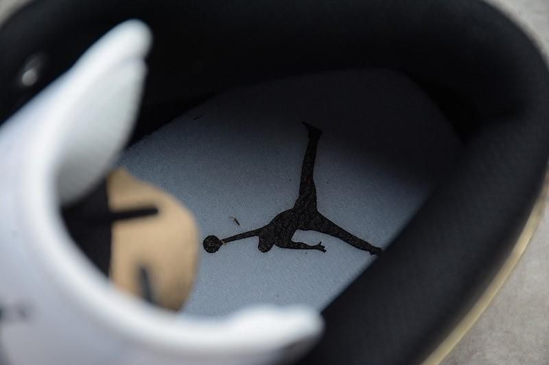 Air Jordan 1 AJ1 Mid – Metallic Gold