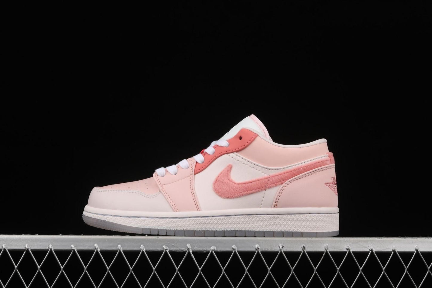 Air Jordan 1 AJ1 Low SE – Mighty Swooshers Pink