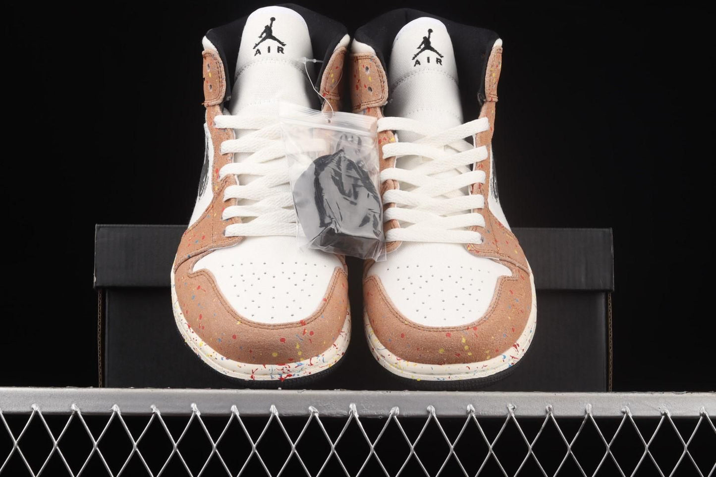 Air Jordan 1 AJ1 Mid – Brushstroke
