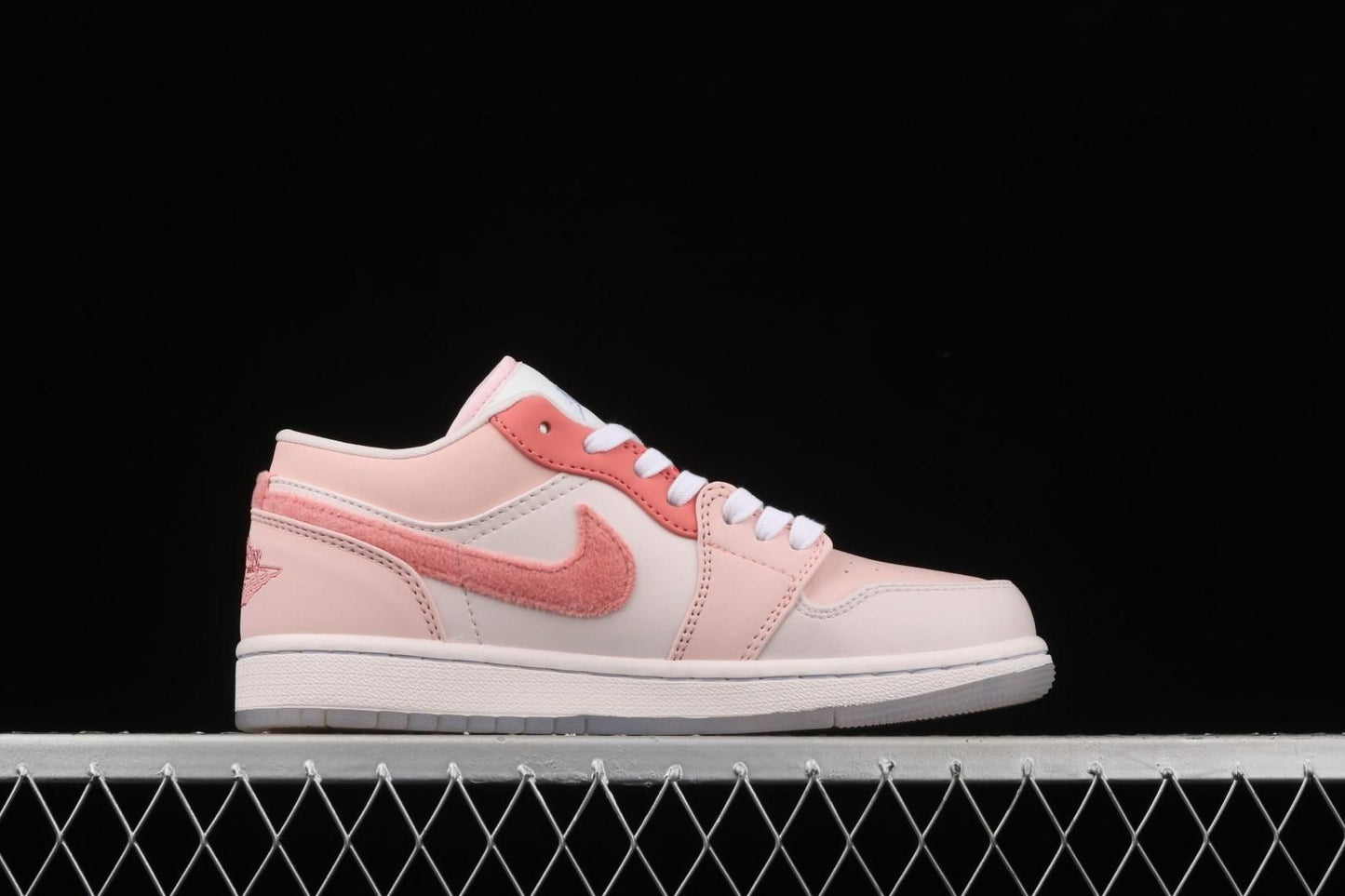 Air Jordan 1 AJ1 Low SE – Mighty Swooshers Pink