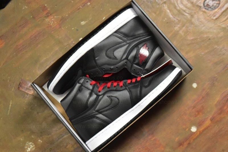 Air Jordan 1 AJ1 Retro High OG - Black Satin