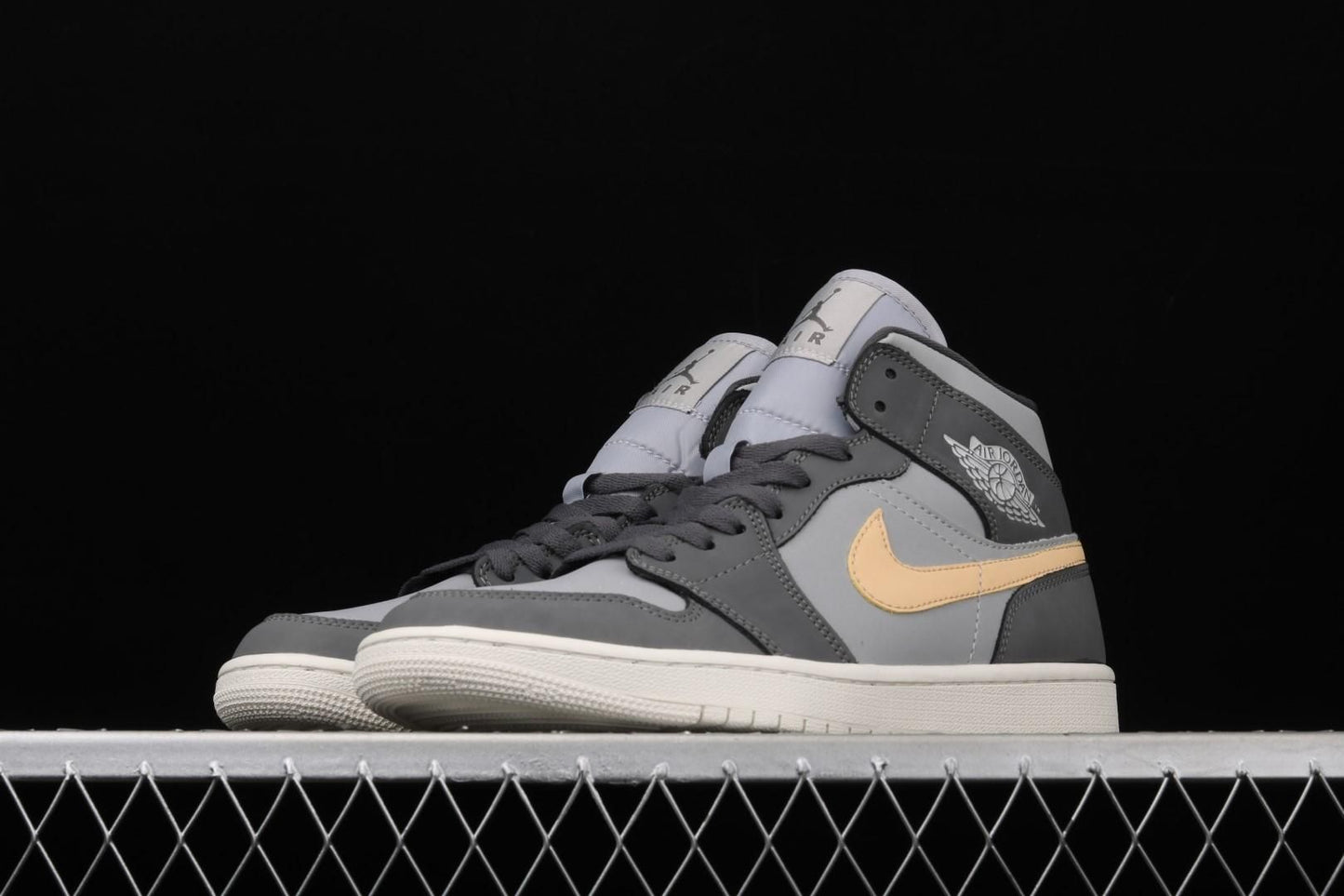 Air Jordan 1 AJ1 Mid – Grey Onyx