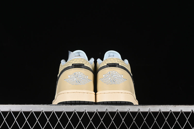 Air Jordan 1 AJ1 Low - Coconut Milk/Black Muslin