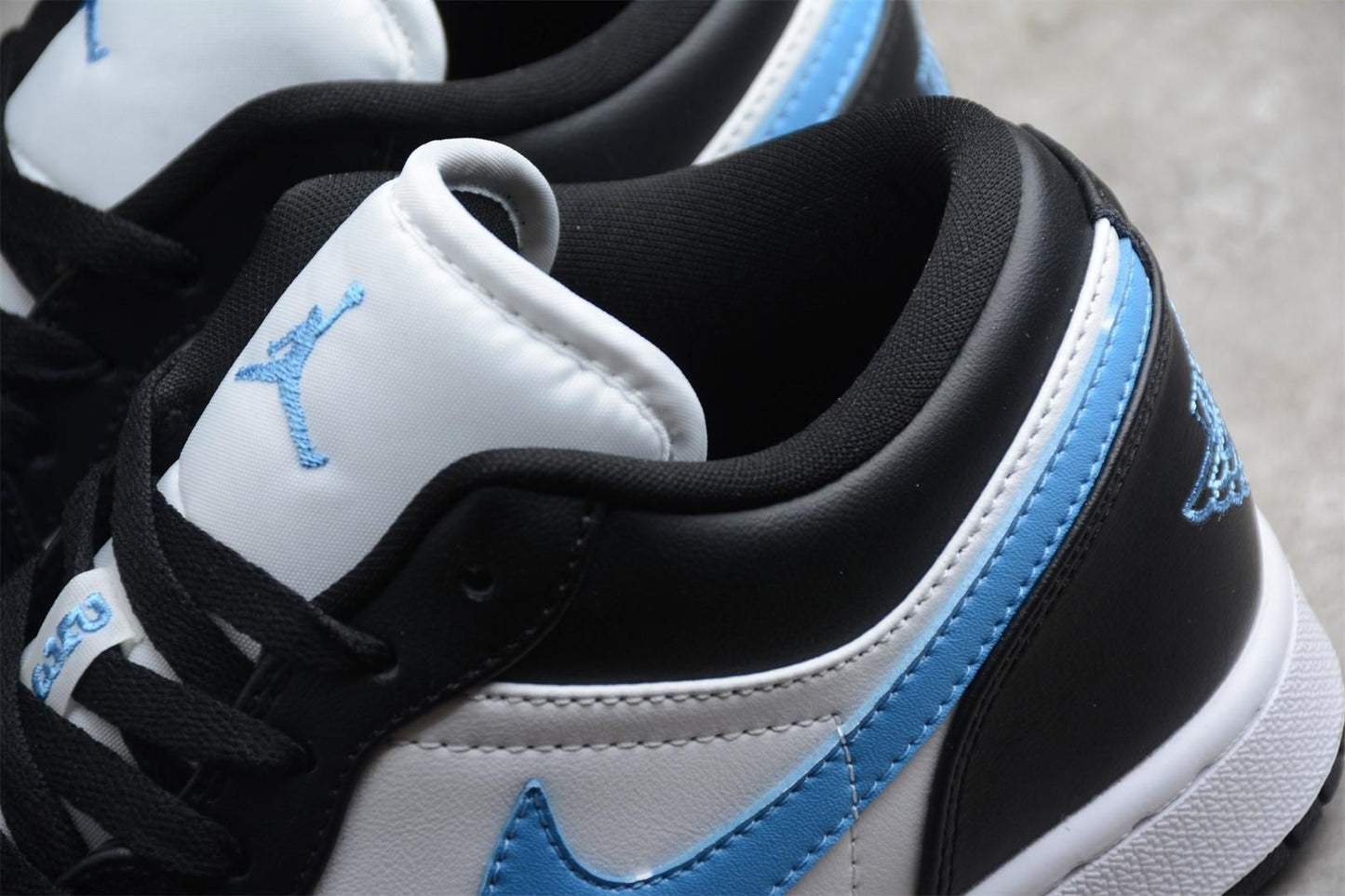 Air Jordan 1 AJ1 Low Black/University Blue