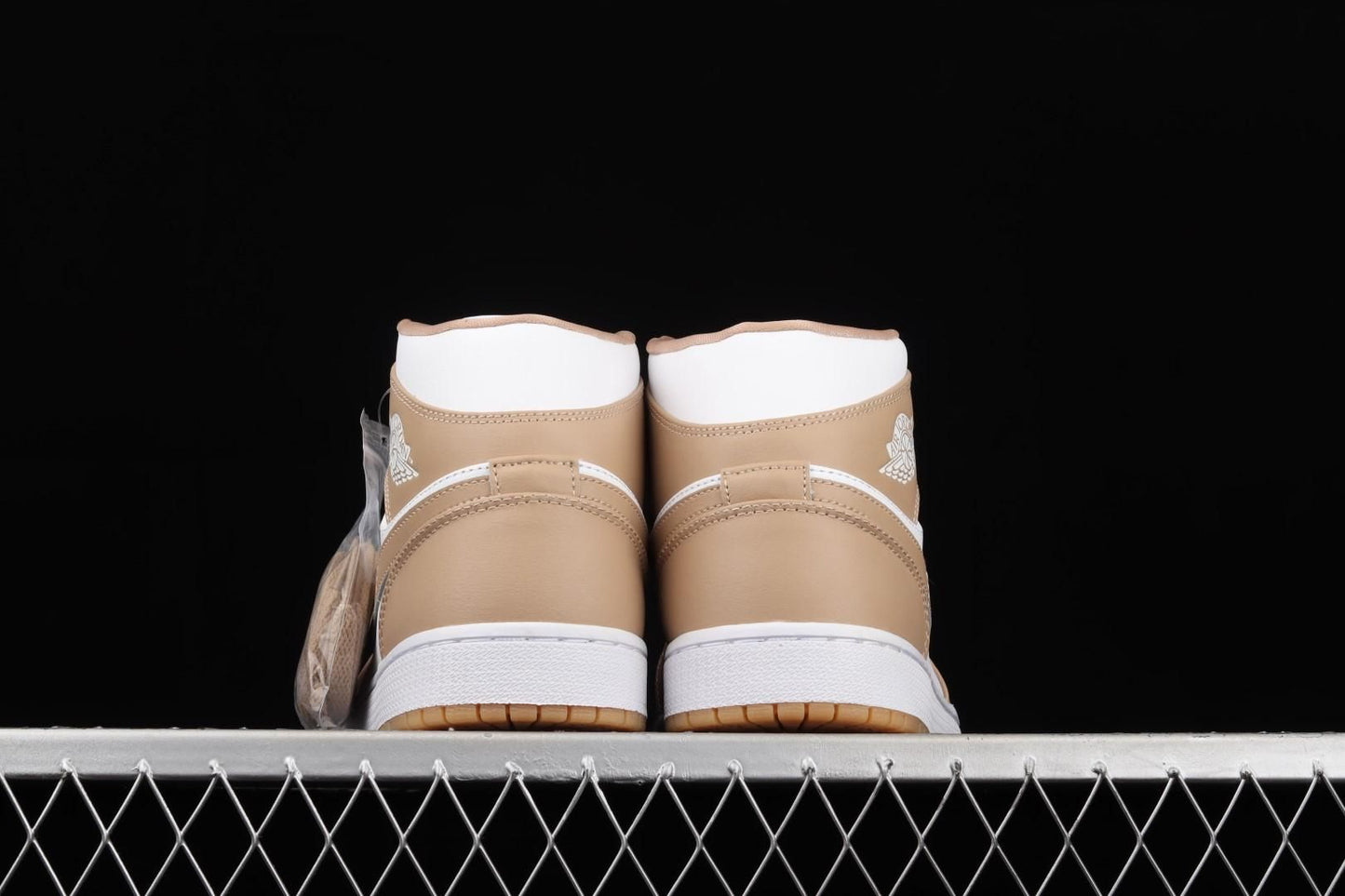 Air Jordan 1 AJ1 Mid – Tan Gum