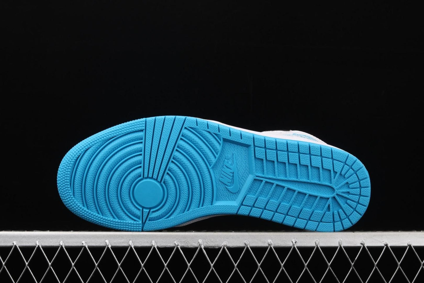 Air Jordan 1 AJ1 Mid – Laser Blue