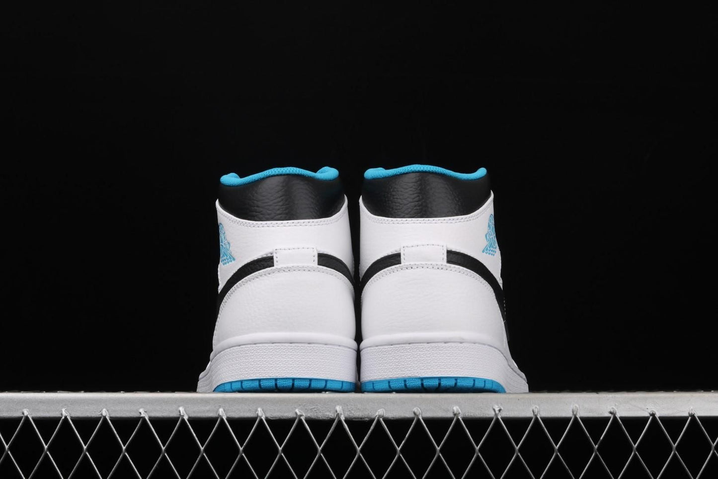 Air Jordan 1 AJ1 Mid – Laser Blue