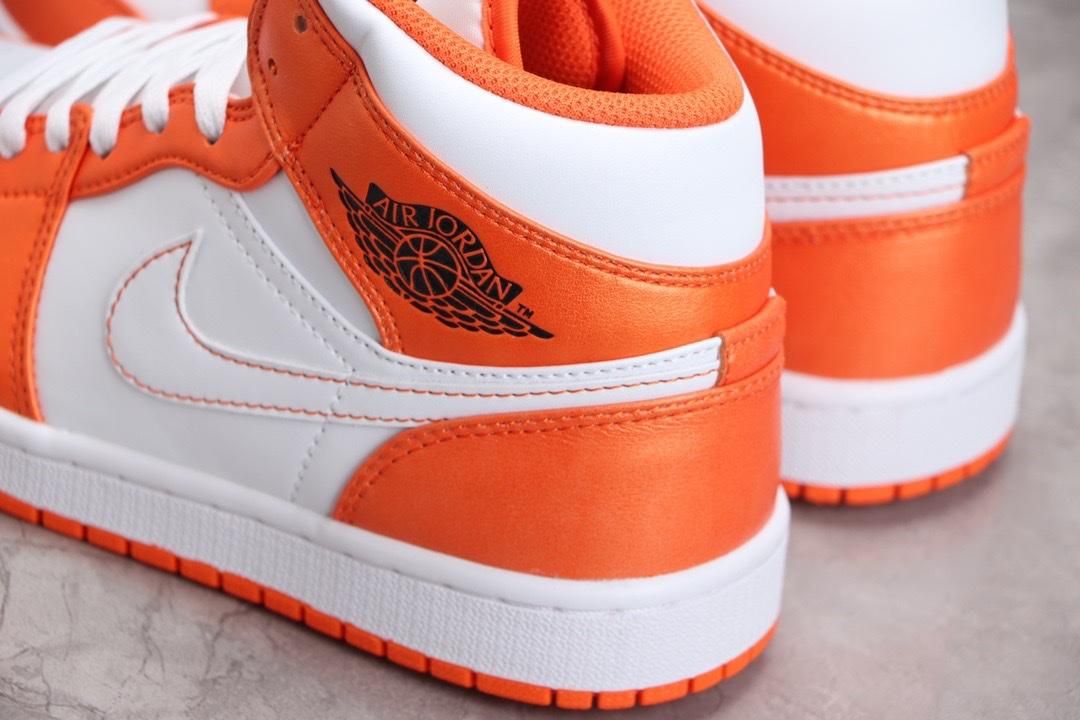 Air Jordan 1 AJ1 Mid – Metallic Orange