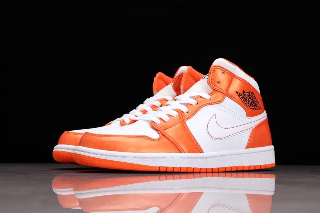 Air Jordan 1 AJ1 Mid – Metallic Orange