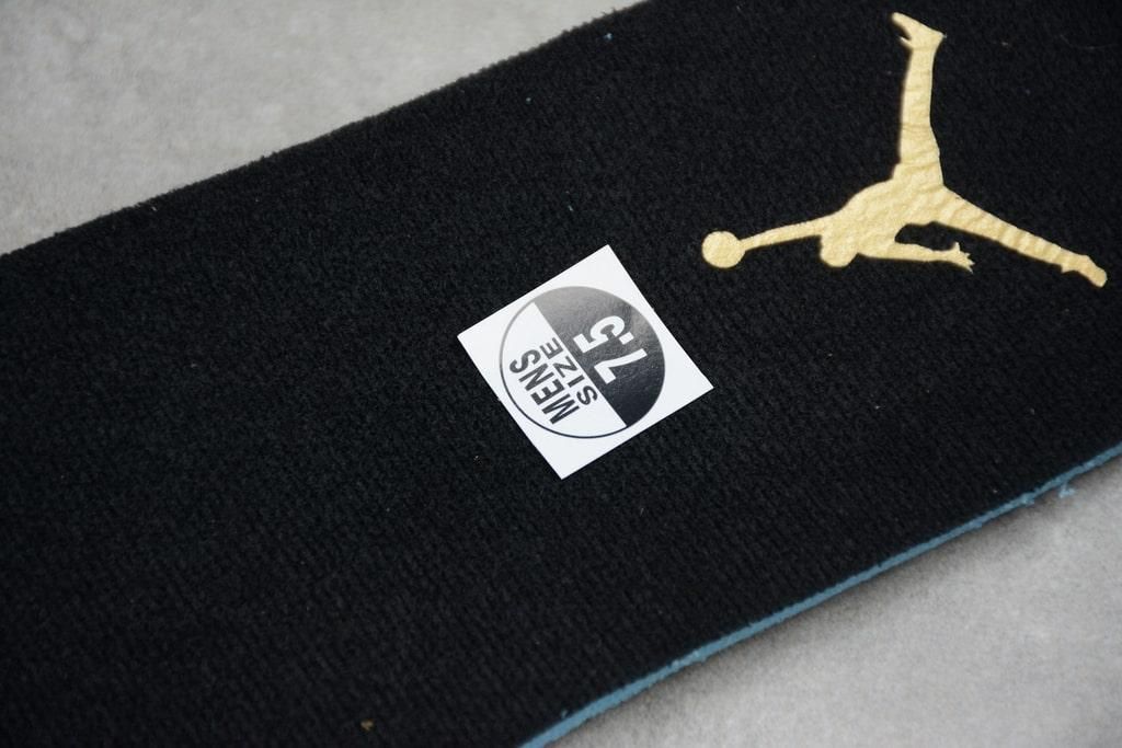 Air Jordan 1 AJ1 Mid SE – Black Gold