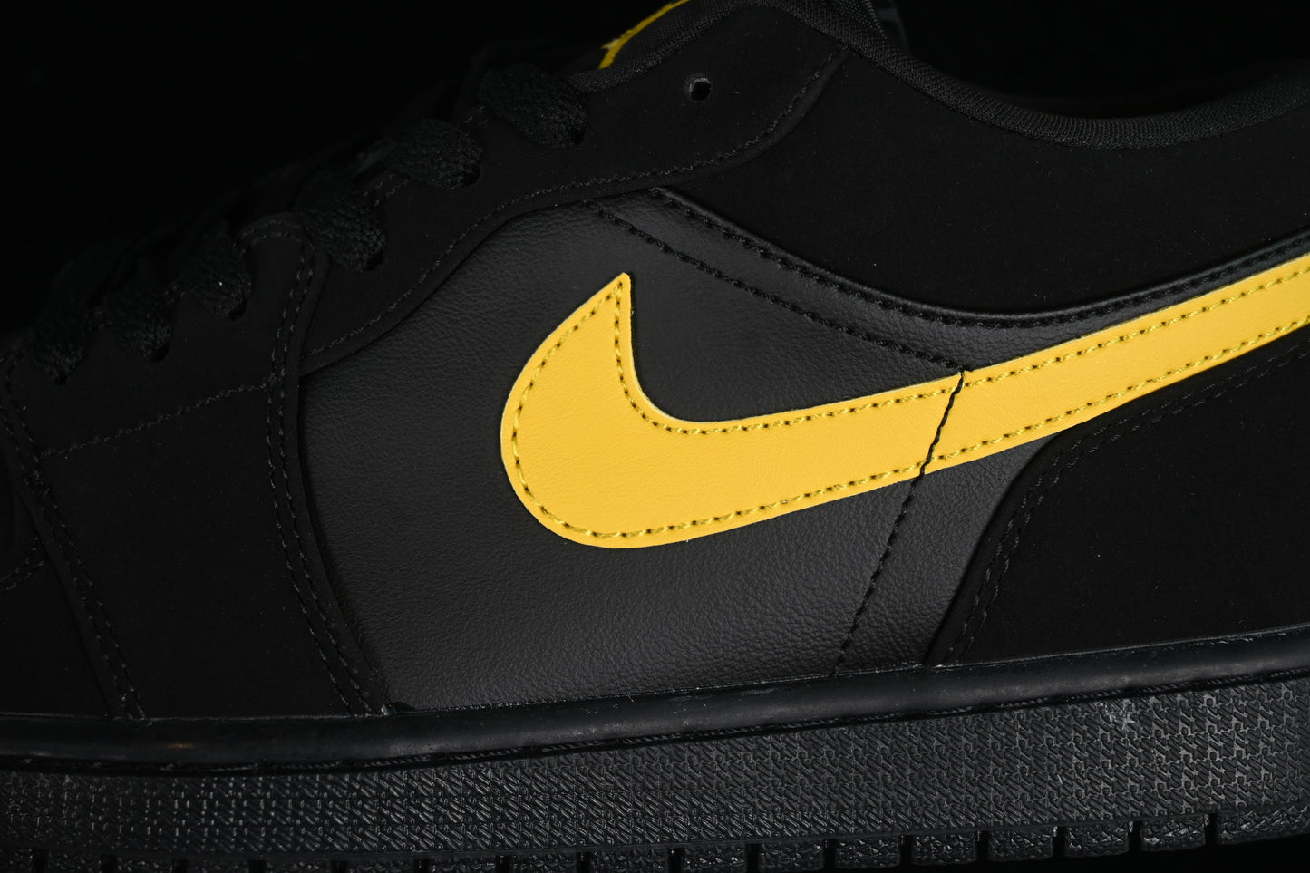 Air Jordan 1 AJ1 Low - Black/Yellow