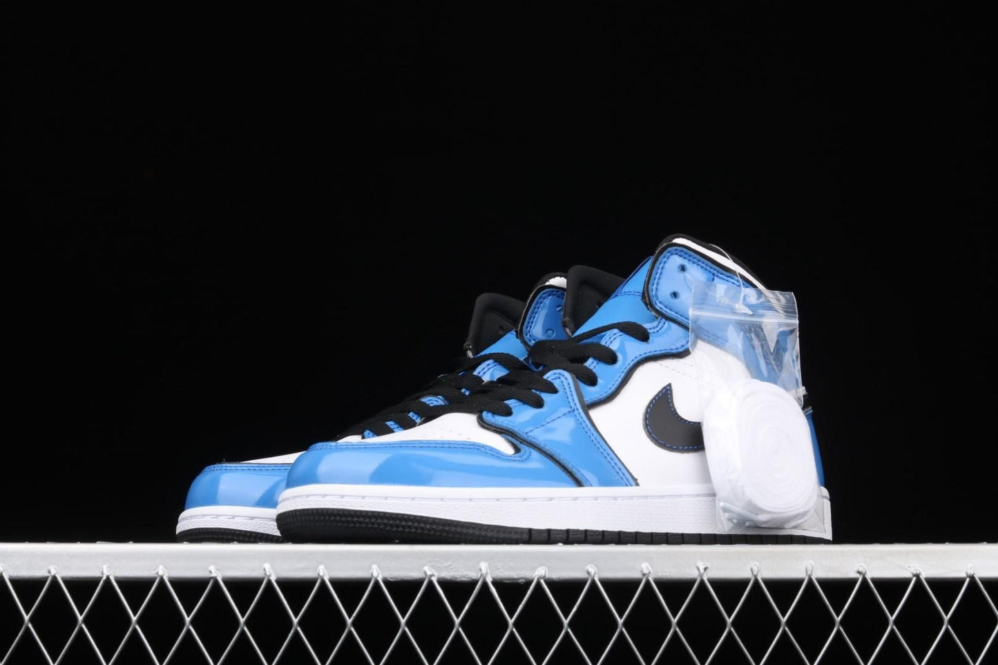 Air Jordan 1 AJ1 Mid – Signal Blue