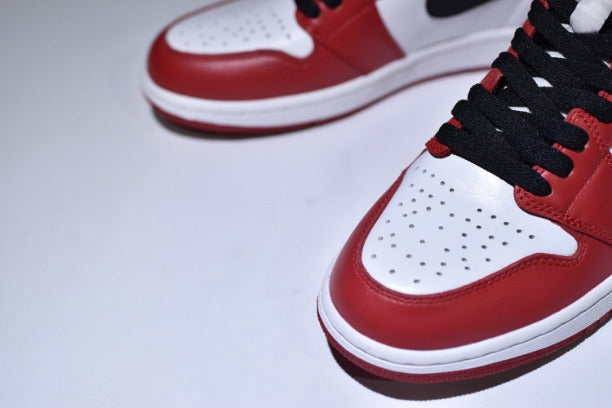 Nike Unisex Air Jordan 1 AJ1 High Basketball Shoe - Chicago