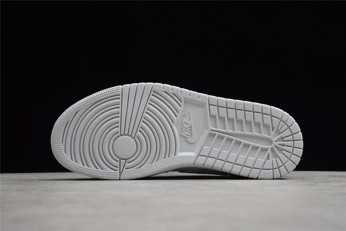 Air Jordan 1 AJ1 Low – Neutral Grey