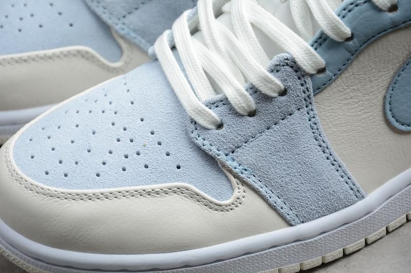 Air Jordan 1 AJ1 Mid SE – Light blue