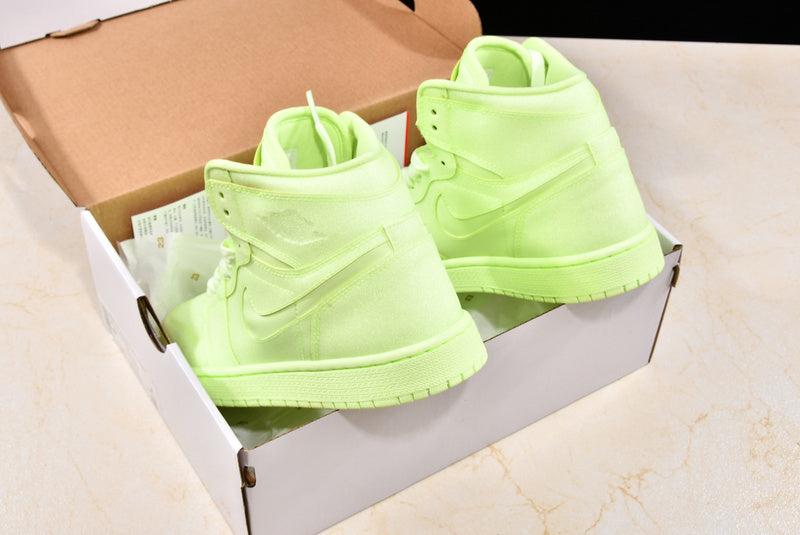 Air Jordan 1 AJ1 Retro High - Barely Volt