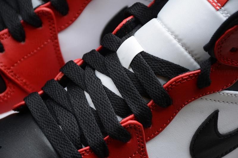 Air Jordan 1 AJ1 Mid – Chicago Black Toe