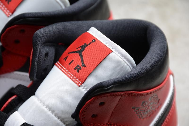 Air Jordan 1 AJ1 Mid – Chicago Black Toe