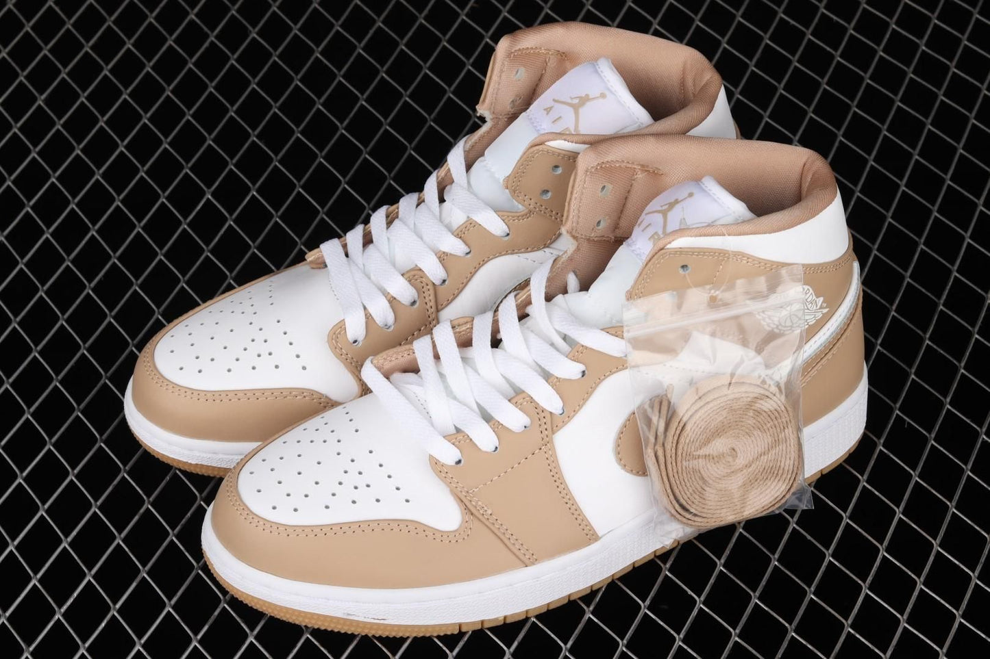 Air Jordan 1 AJ1 Mid – Tan Gum
