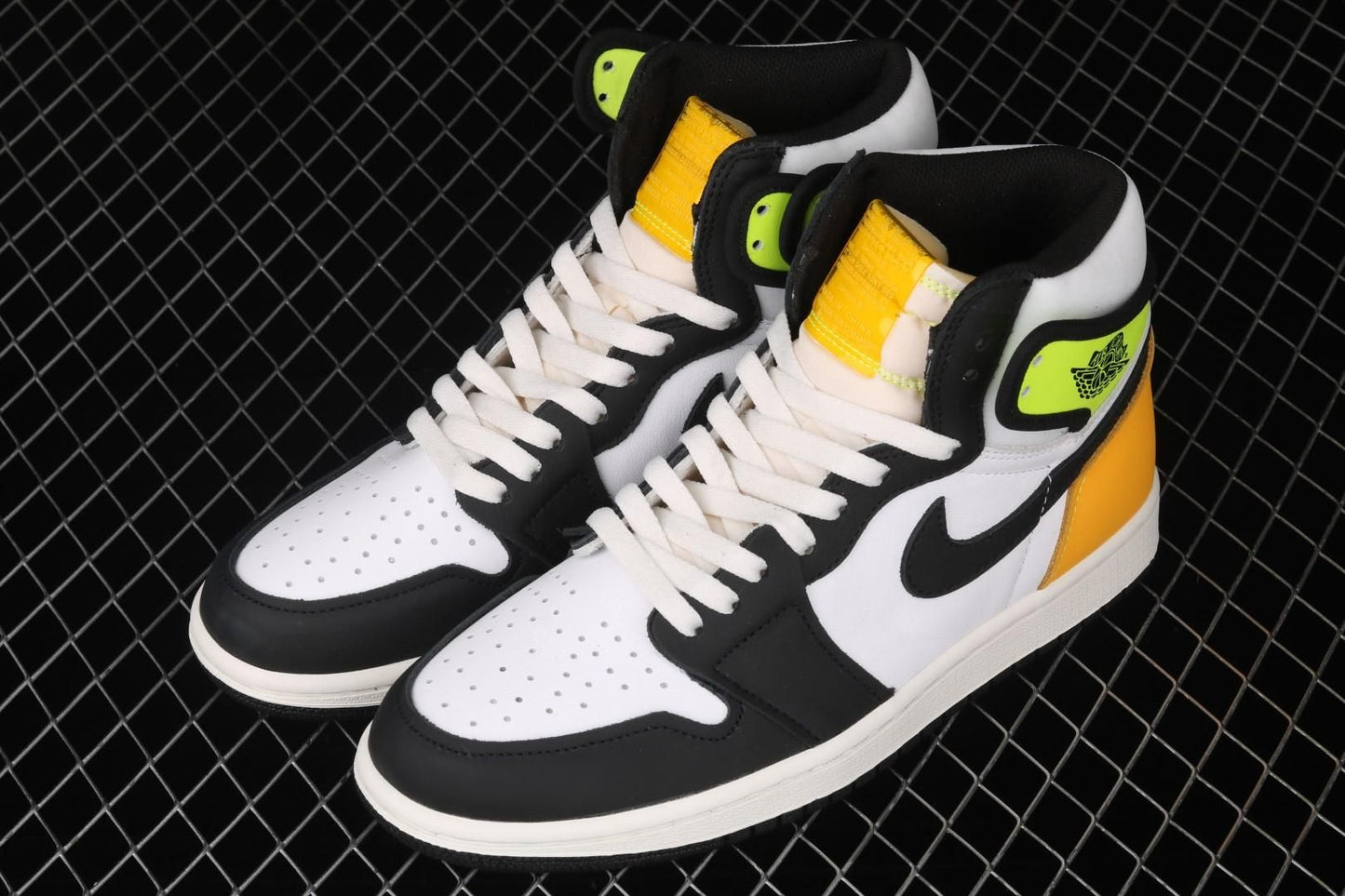 Air Jordan 1 AJ1 Retro High - Volt Gold