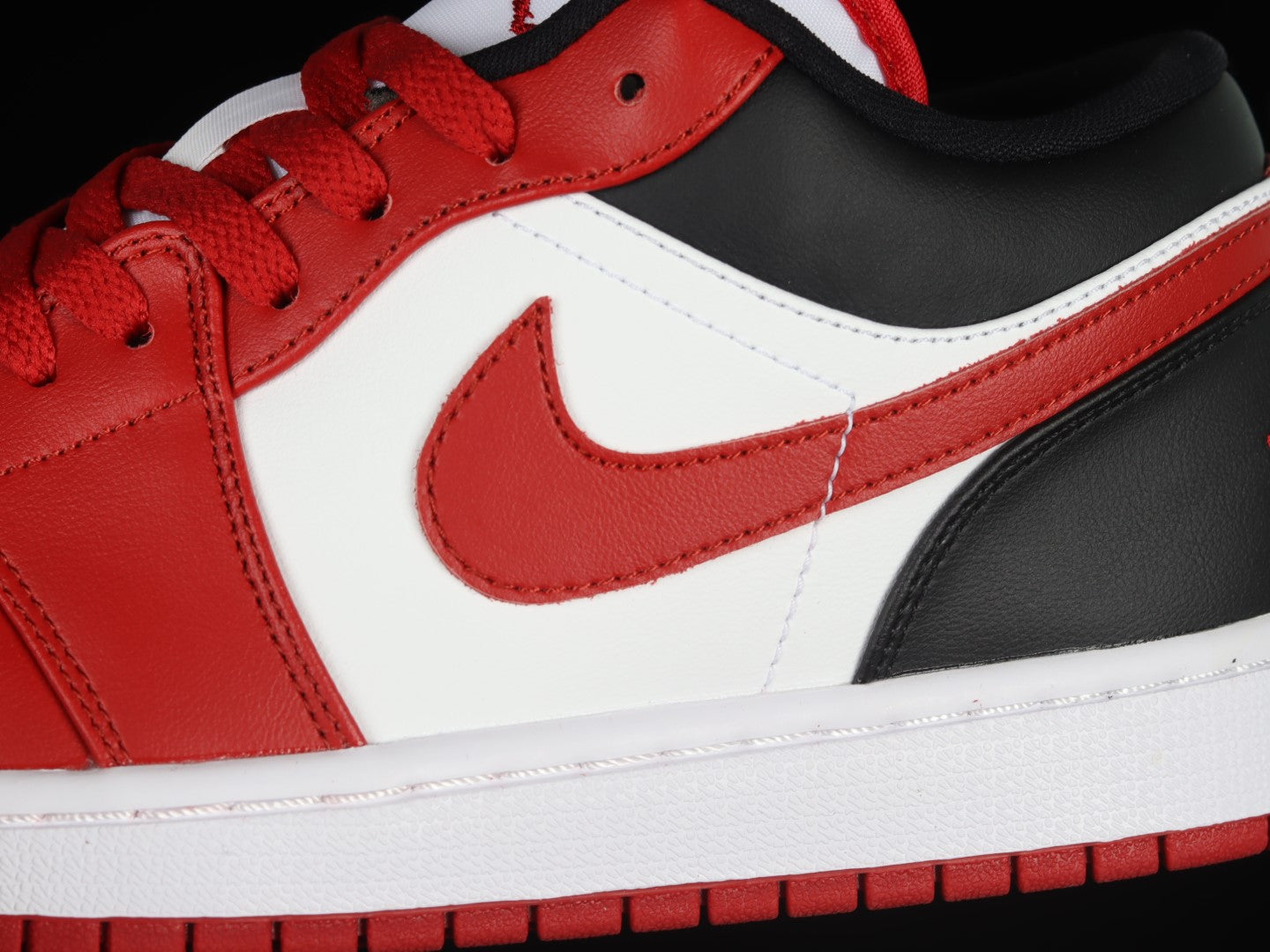 Air Jordan 1 AJ1 Low – Reverse Black Toe