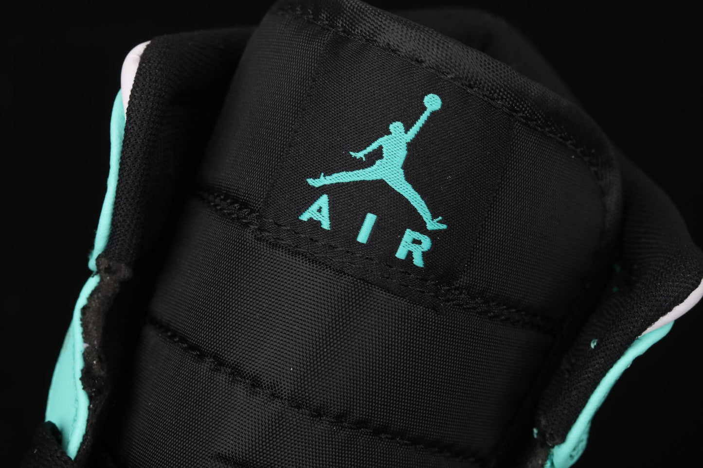 Air Jordan 1 AJ1 Mid Tropical Twist – Igloo