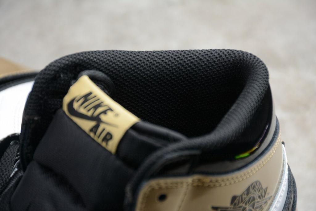 Air Jordan 1 AJ1 Retro High - Patent Gold Toe