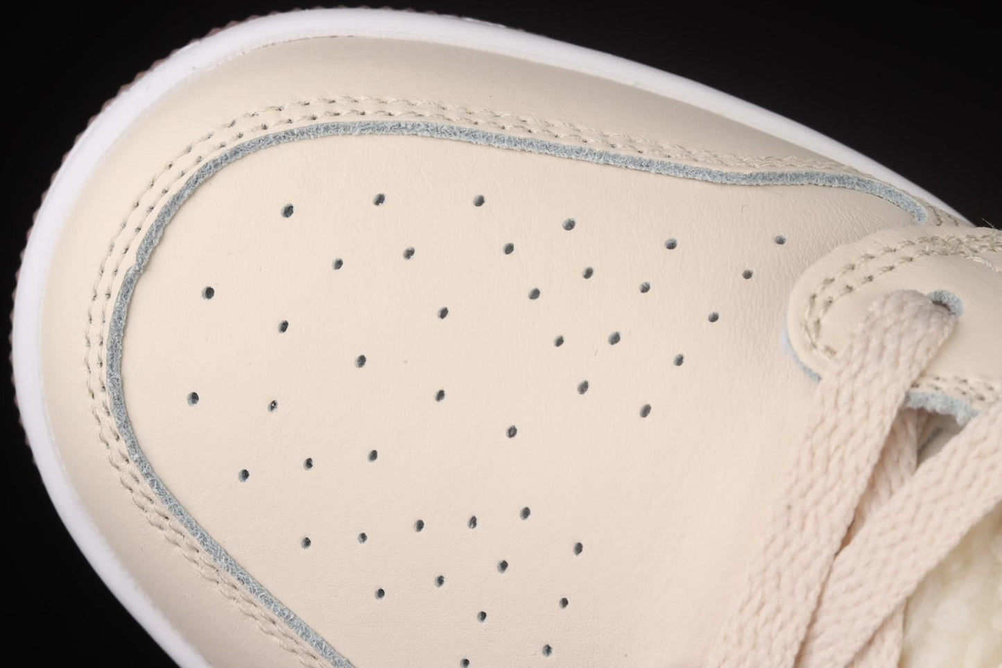 Air Jordan 1 AJ1 Mid – Fleece Pearl White